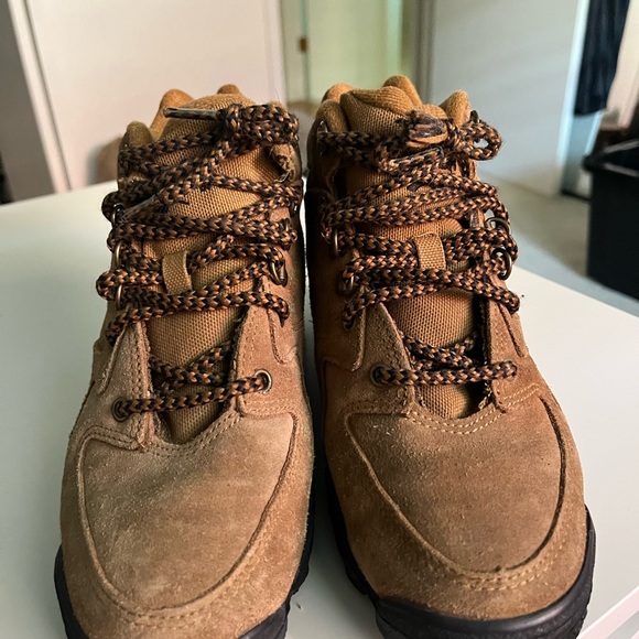 Reebok suede lace up Hiking Boot - Picture 2 of 5